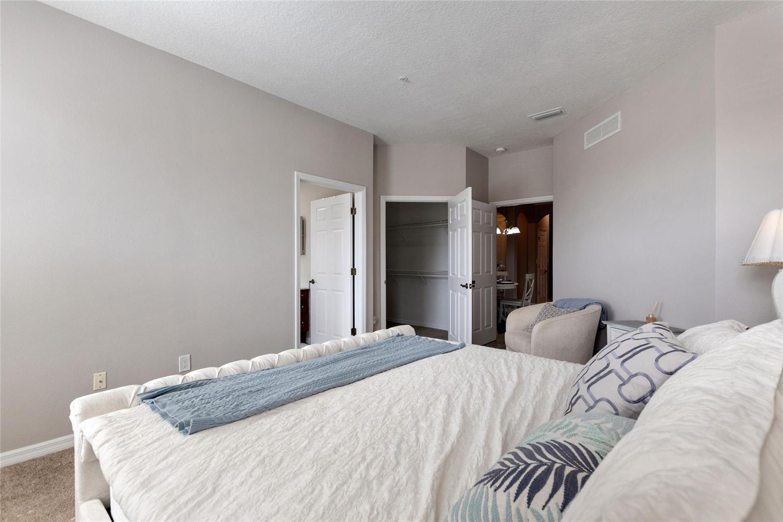 LAKESIDE AT LAKES OF WINDERMERE CONDO PH 1 - Residential