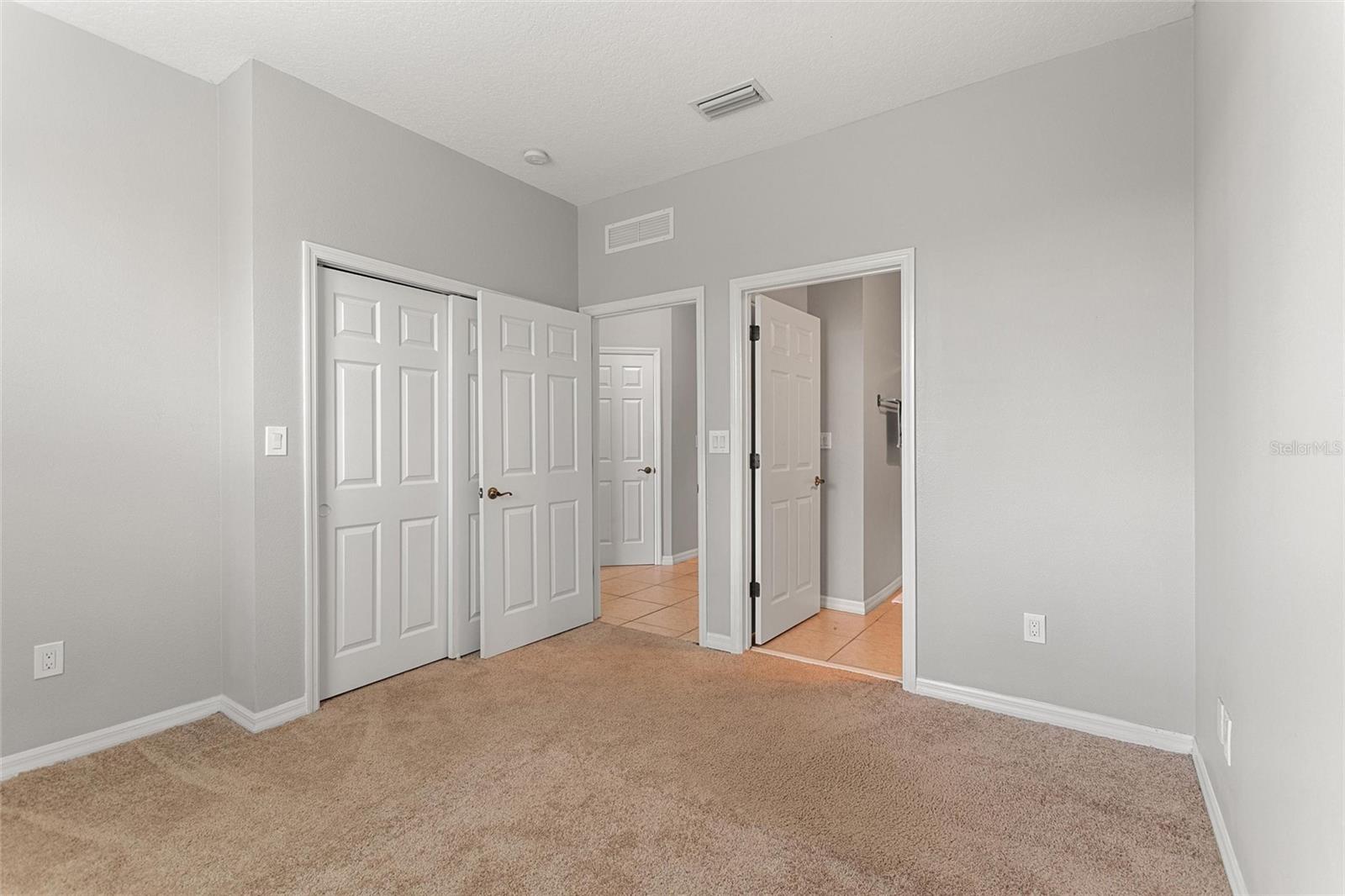 LAKESIDE AT LAKES OF WINDERMERE CONDO PH 1 - Residential