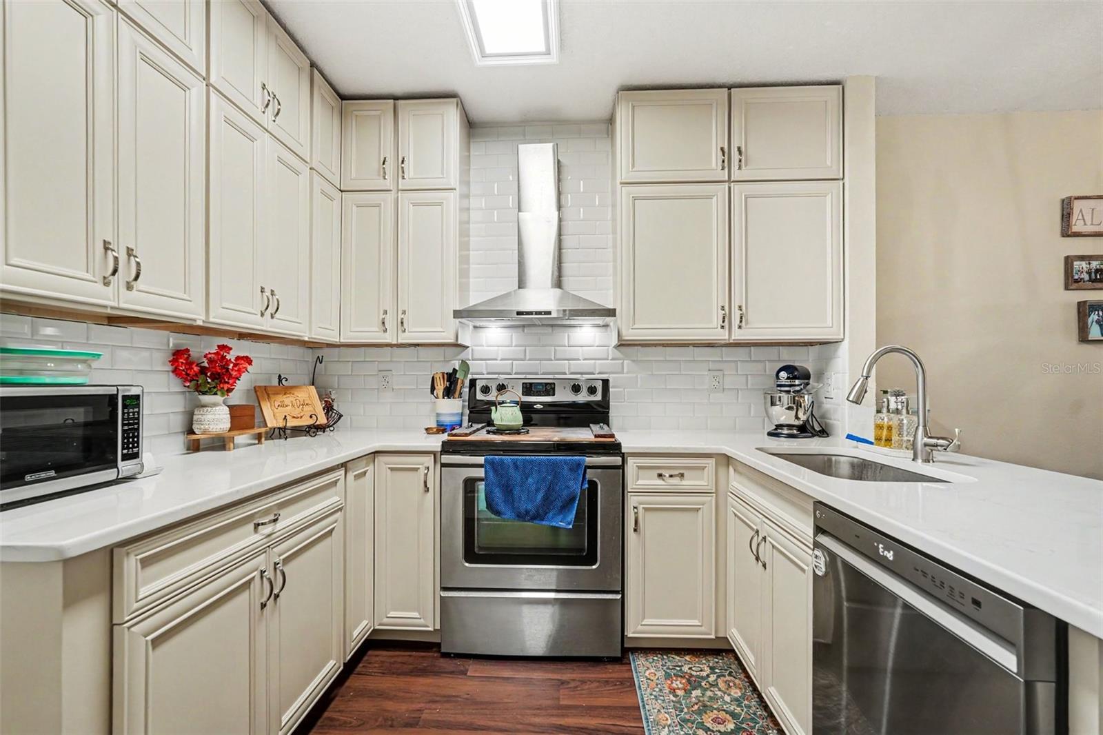 MEADOW POINTE - Residential