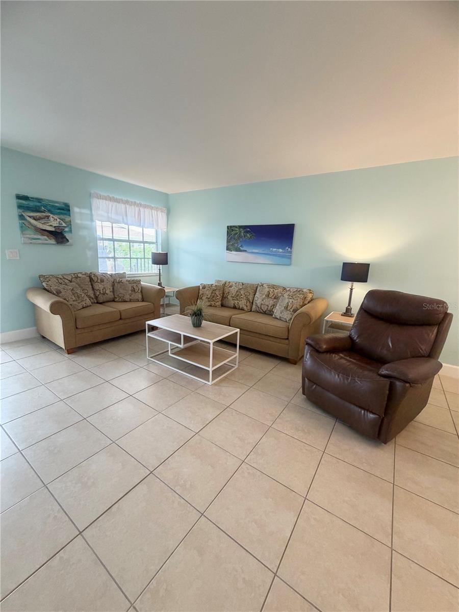 PALM MANOR PH 02 - Residential Lease