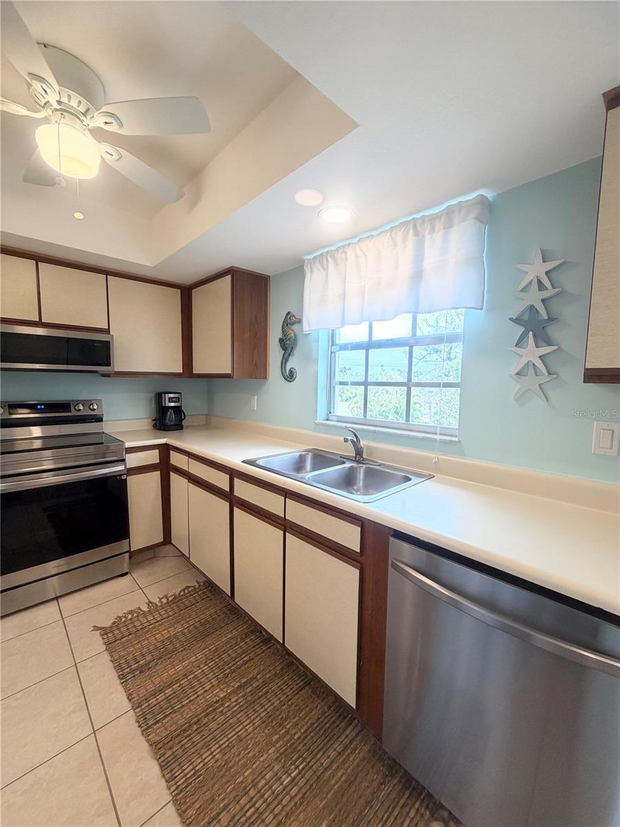 PALM MANOR PH 02 - Residential Lease