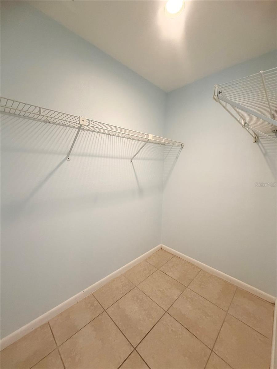PALM MANOR PH 02 - Residential Lease