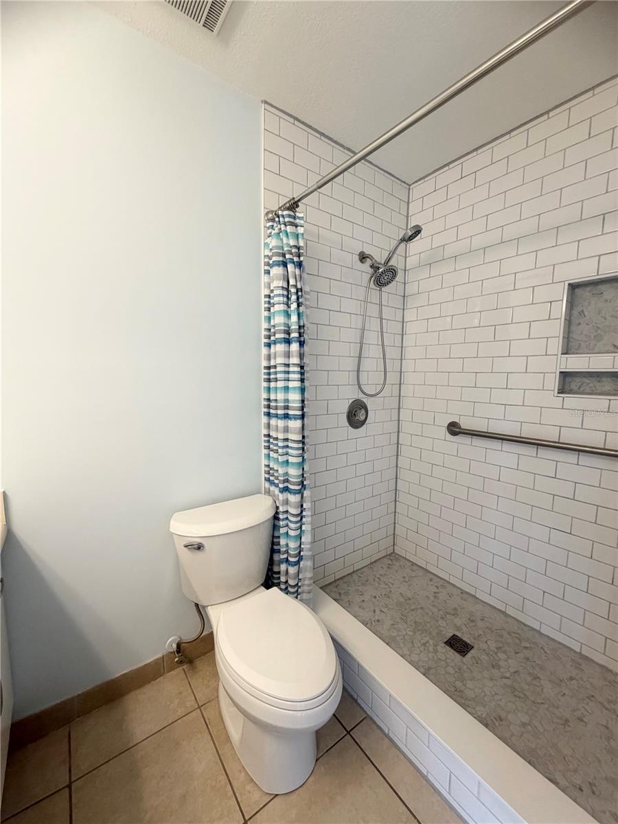 PALM MANOR PH 02 - Residential Lease