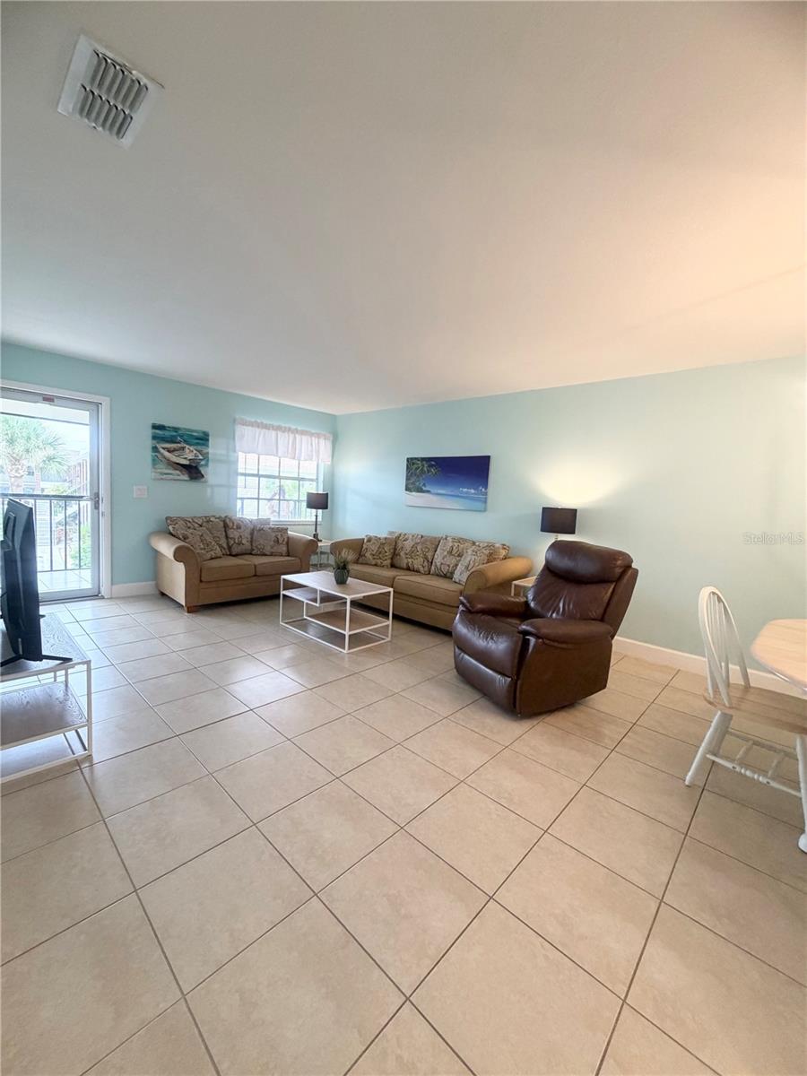 PALM MANOR PH 02 - Residential Lease
