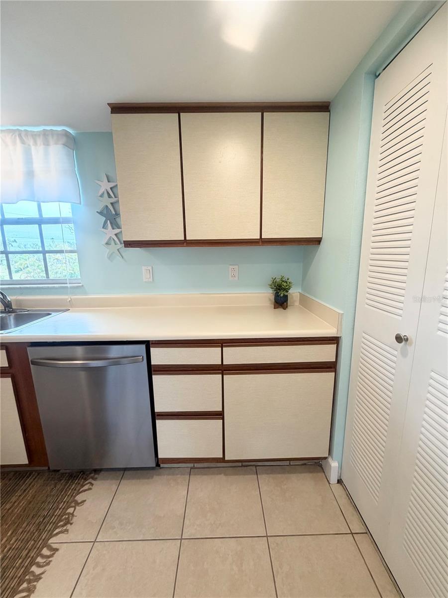 PALM MANOR PH 02 - Residential Lease