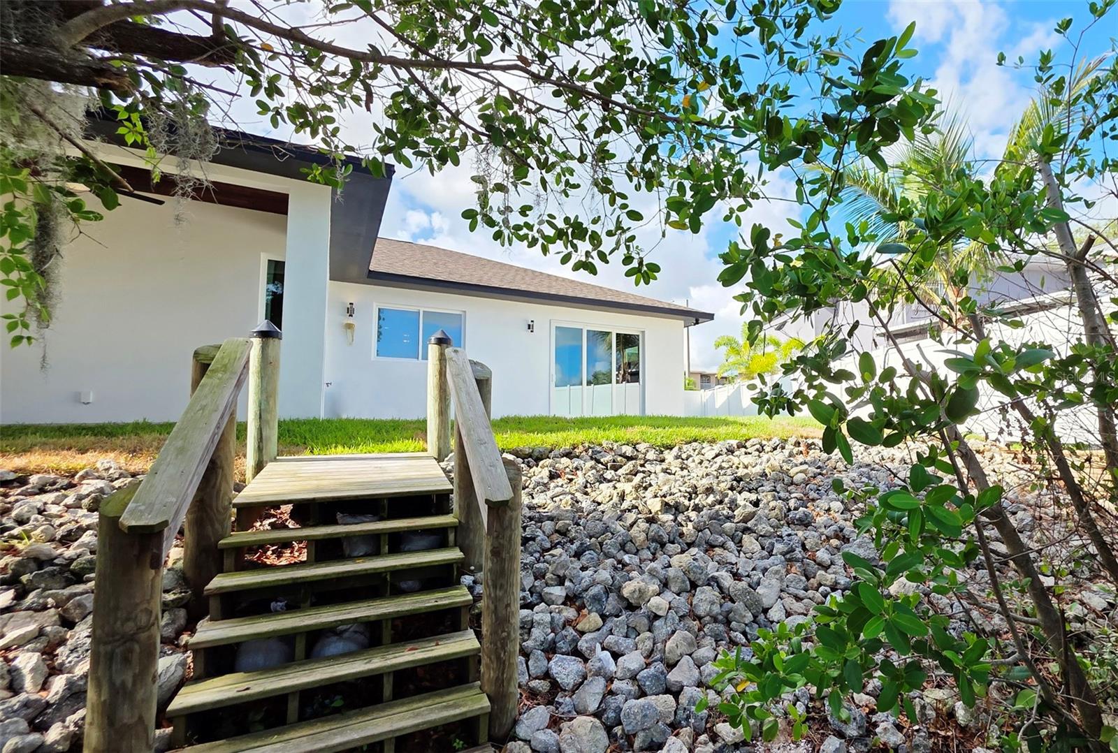 HIDDEN LAGOON - Residential