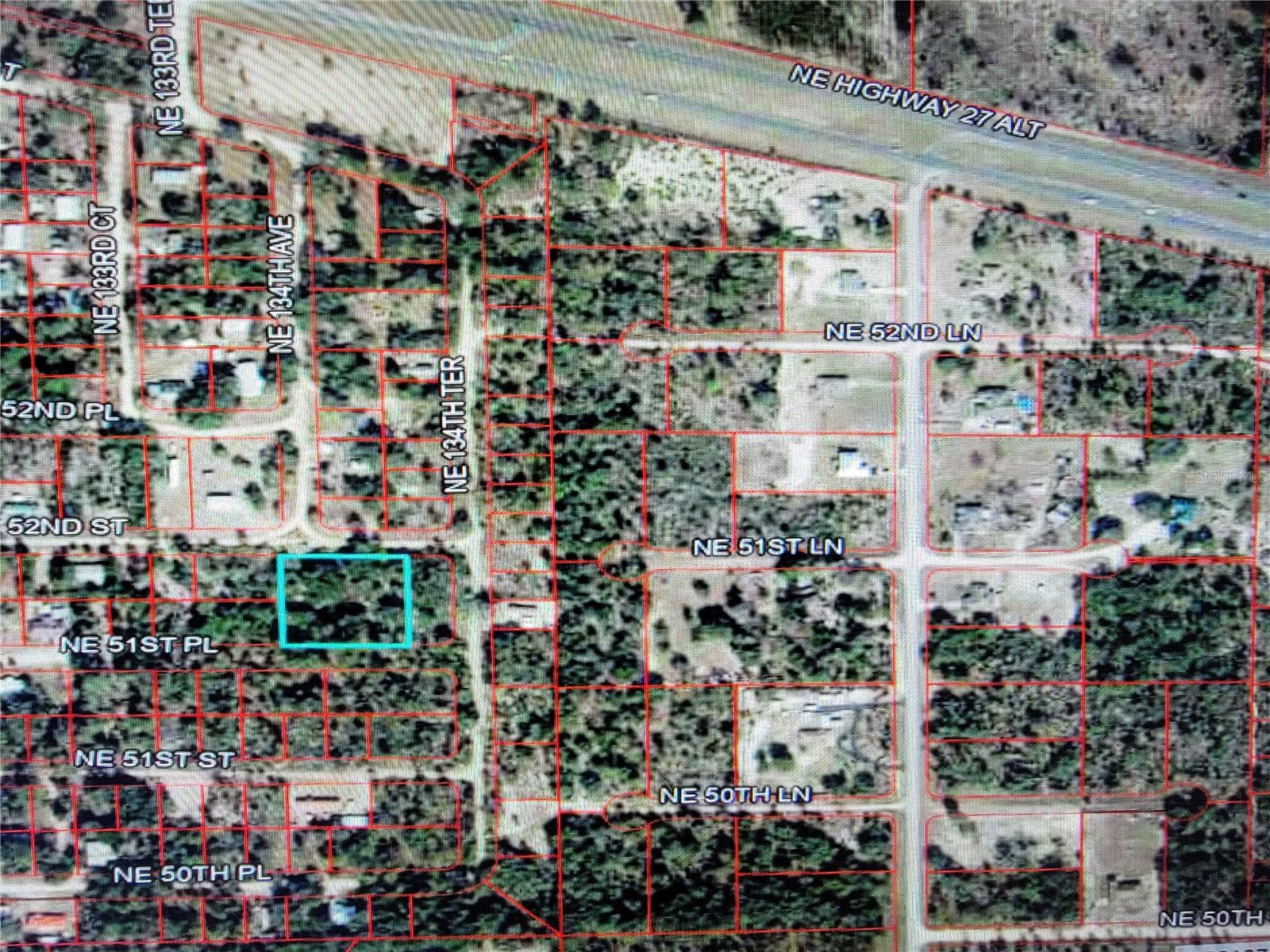 6 Building Parcels totaling 1.19 Acre surrounded by conventional and mobile homes.  Central to Williston, Bronson and Gainesville for shopping and schools.  Buy now and build in the future.  Parcels lightly wooded and contain a mixture of hardwoods.  Come join us and enjoy the FL Sunshine year round.  Seller financing reasonable terms.