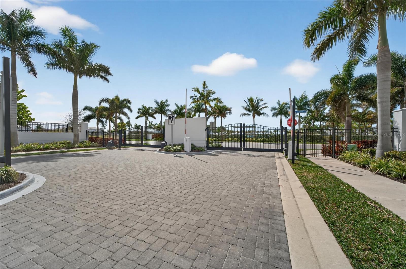 AQUA LAGOON - Residential