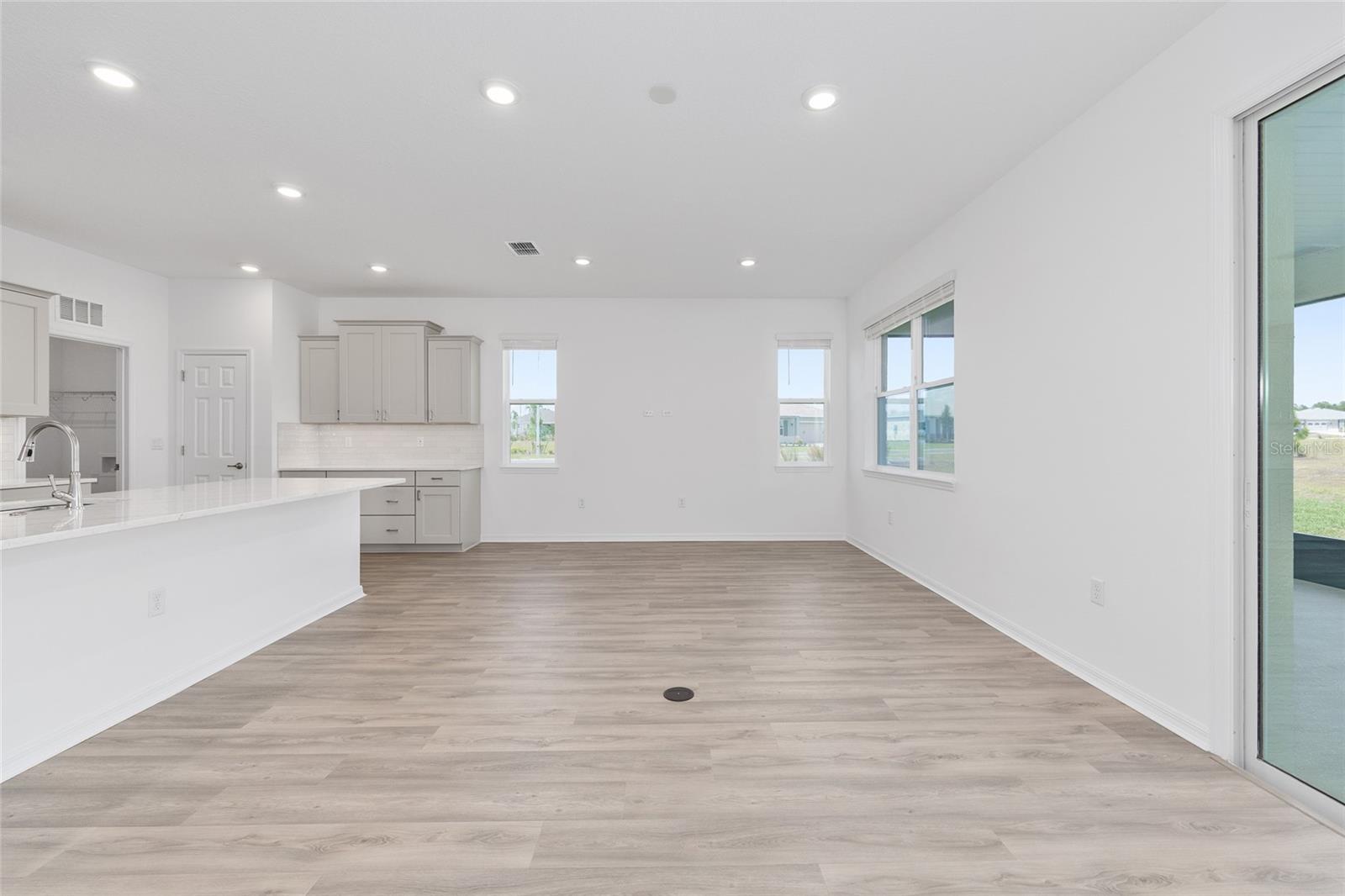 ON TOP OF THE WORLD - Residential