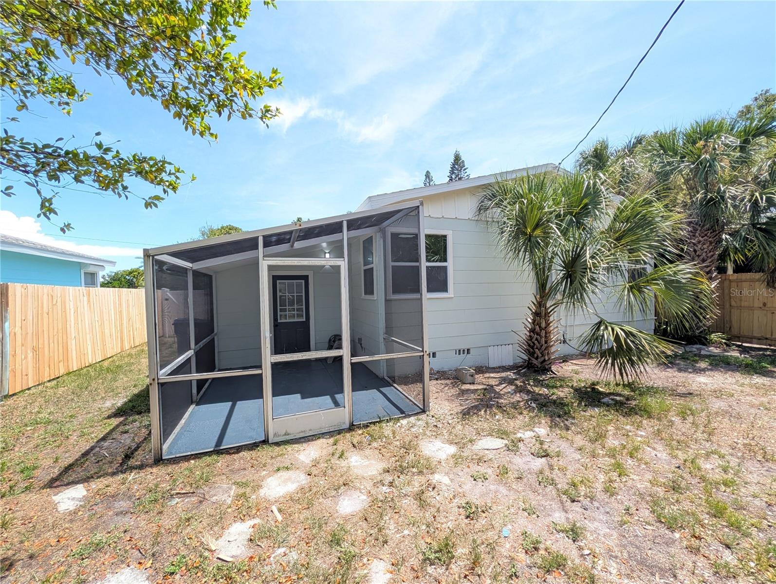 SOUTH SHADOW LAWN - Residential