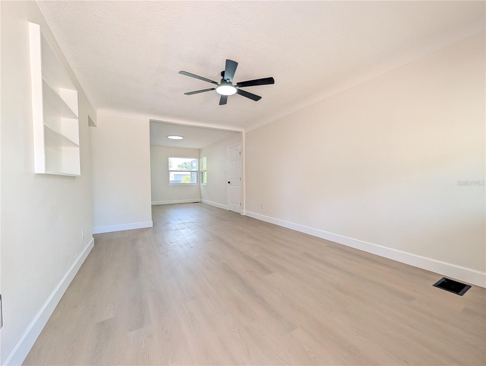 SOUTH SHADOW LAWN - Residential