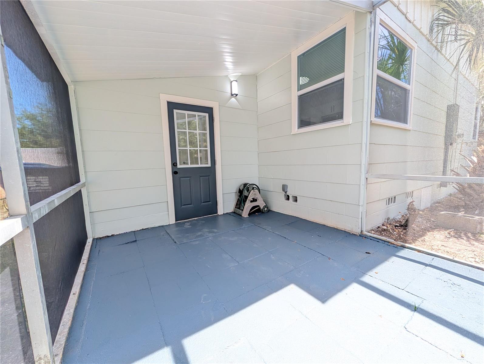 SOUTH SHADOW LAWN - Residential