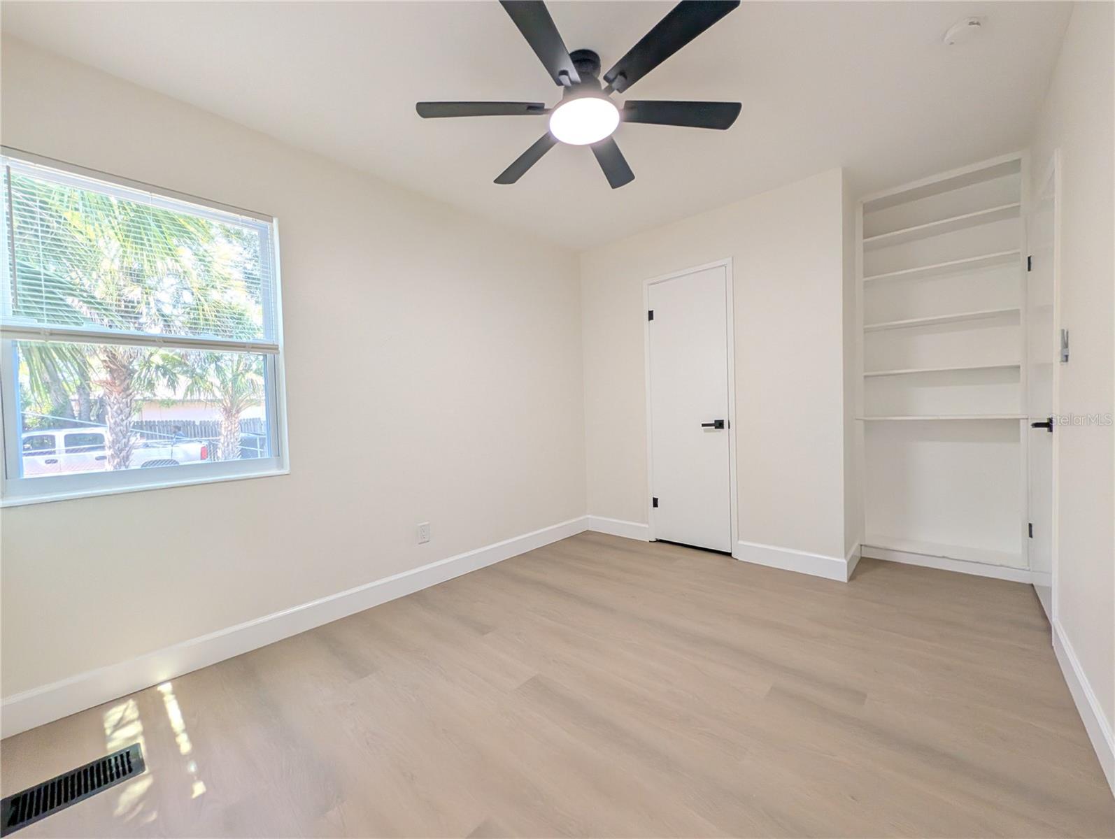 SOUTH SHADOW LAWN - Residential
