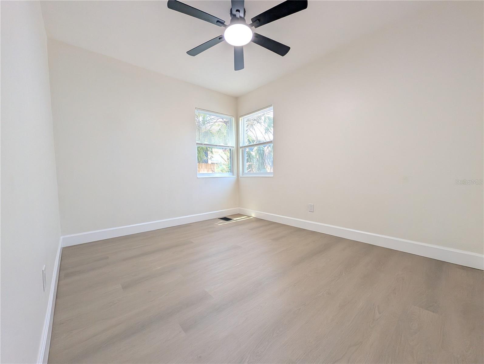 SOUTH SHADOW LAWN - Residential