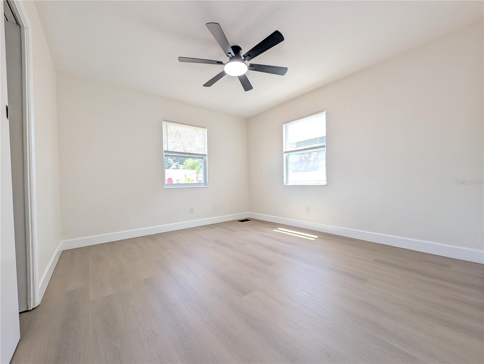 SOUTH SHADOW LAWN - Residential