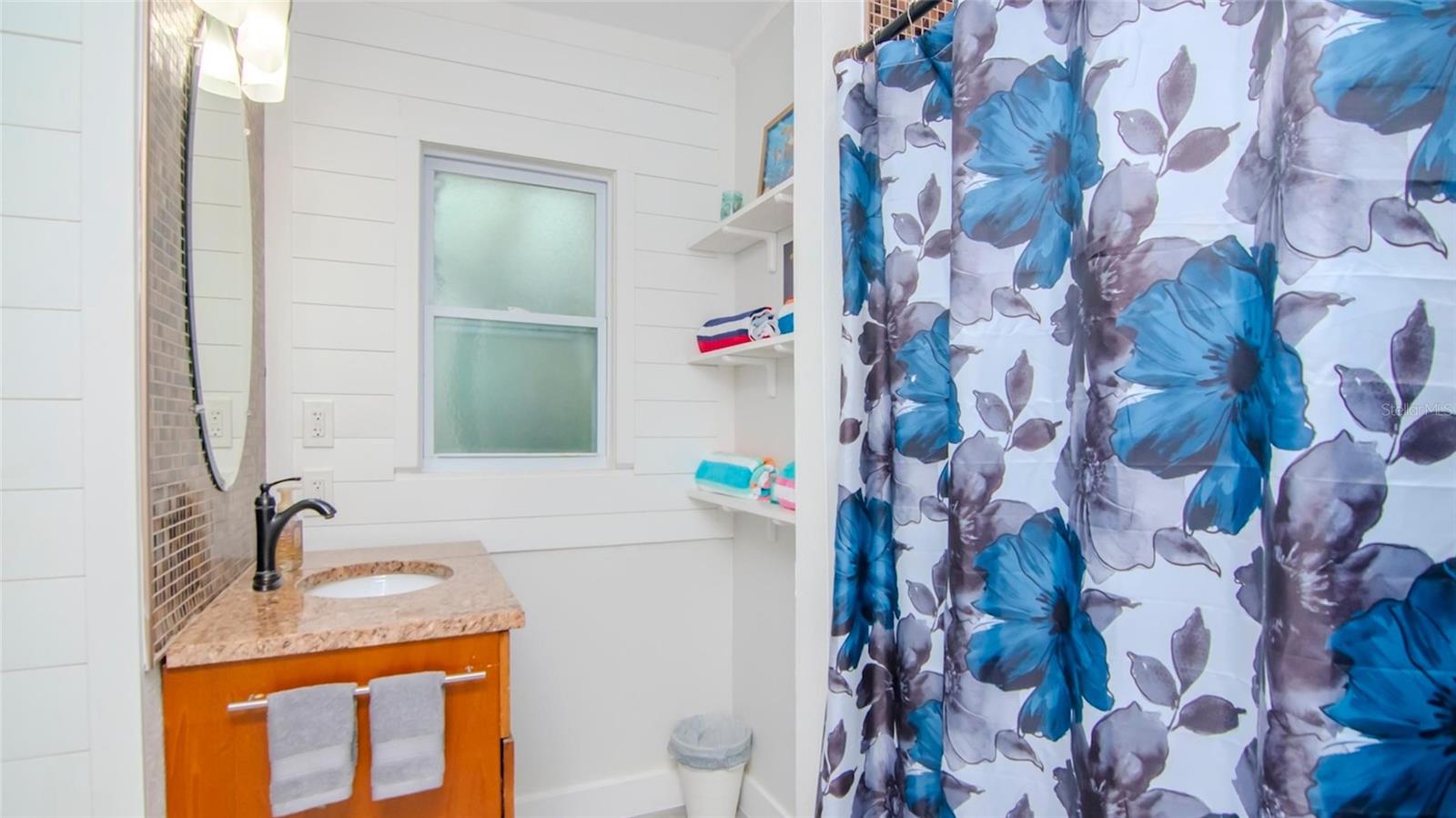 HIGHLAND GROVES - Residential Income
