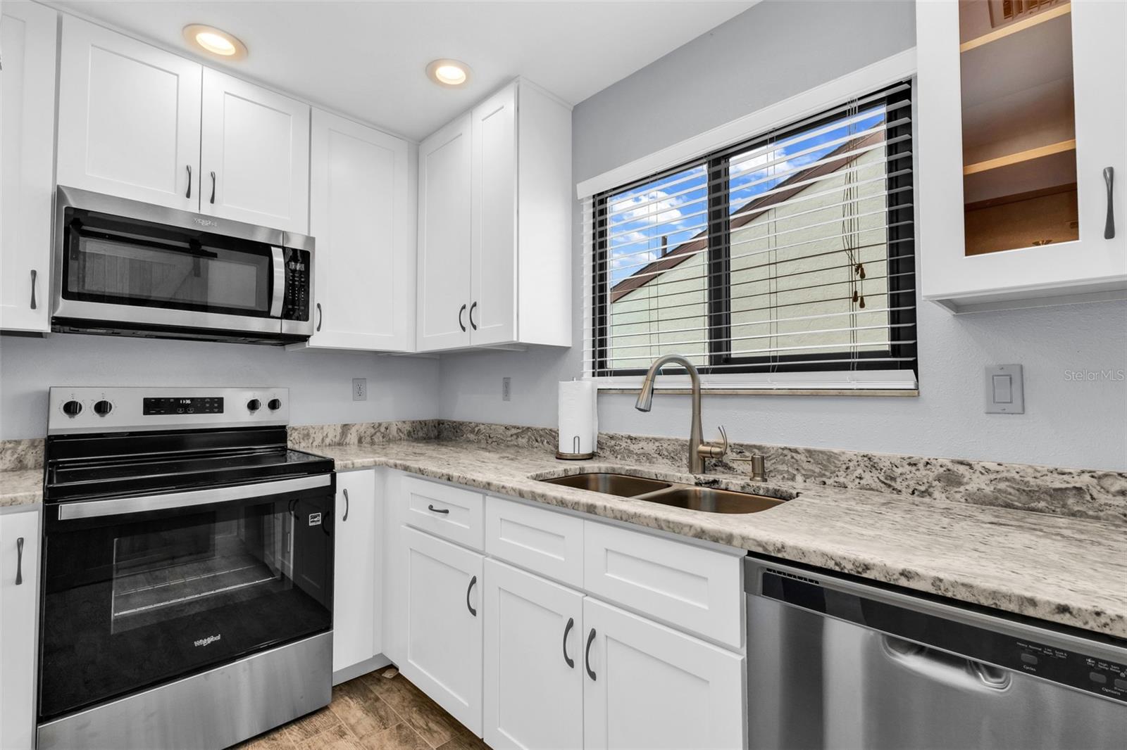 WHISPERING PINES CLUB - Residential