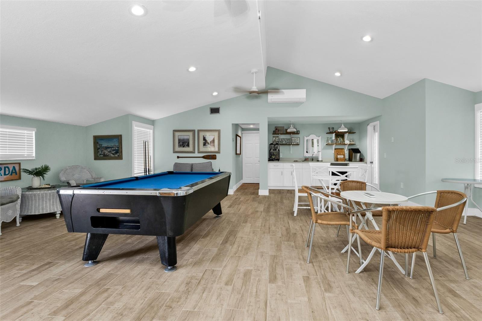 WHISPERING PINES CLUB - Residential