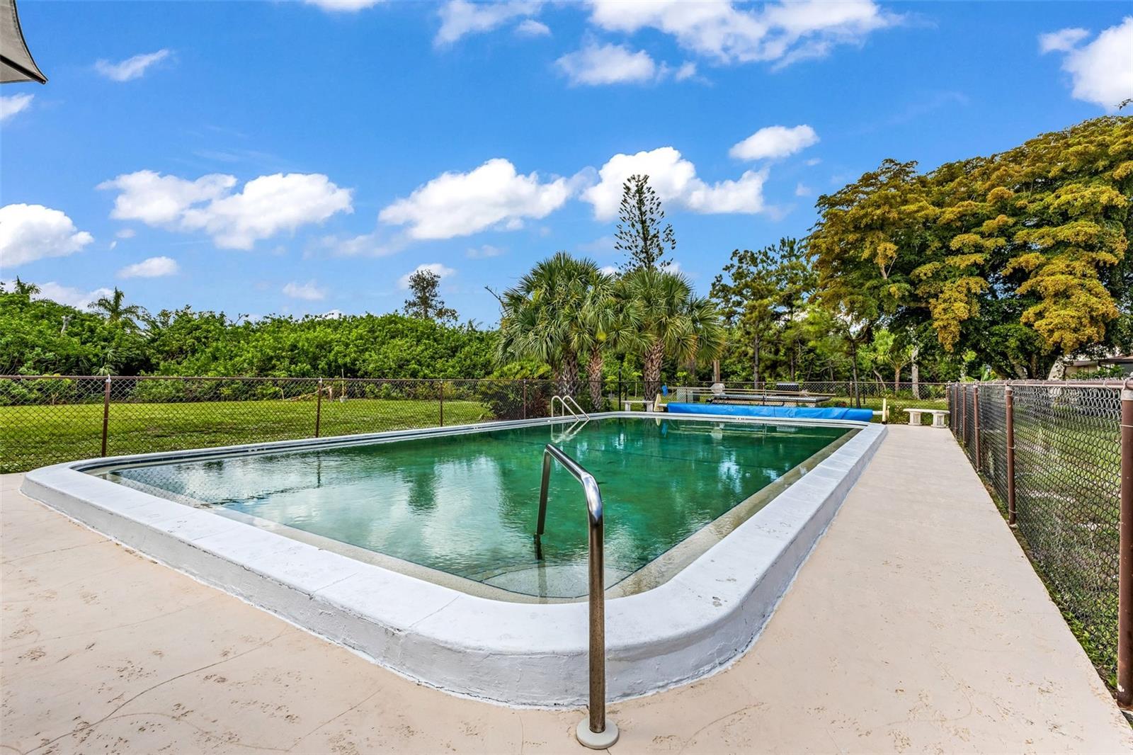 WHISPERING PINES CLUB - Residential