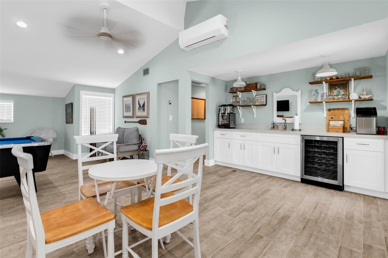 WHISPERING PINES CLUB - Residential