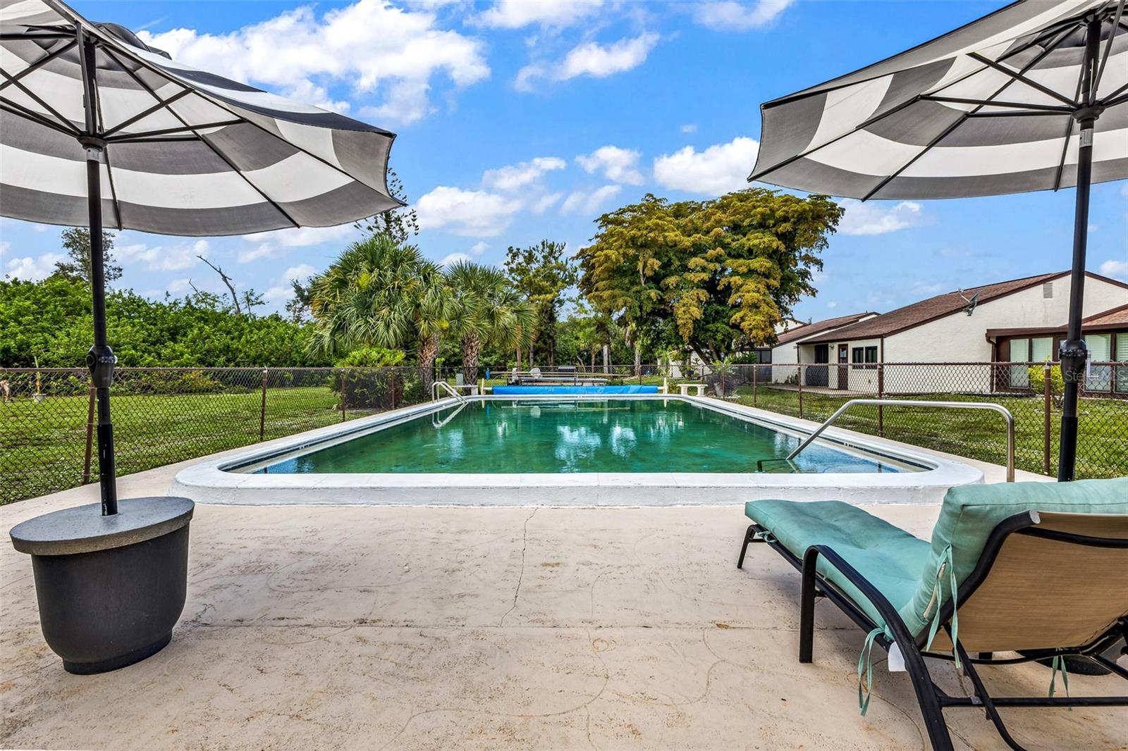 WHISPERING PINES CLUB - Residential