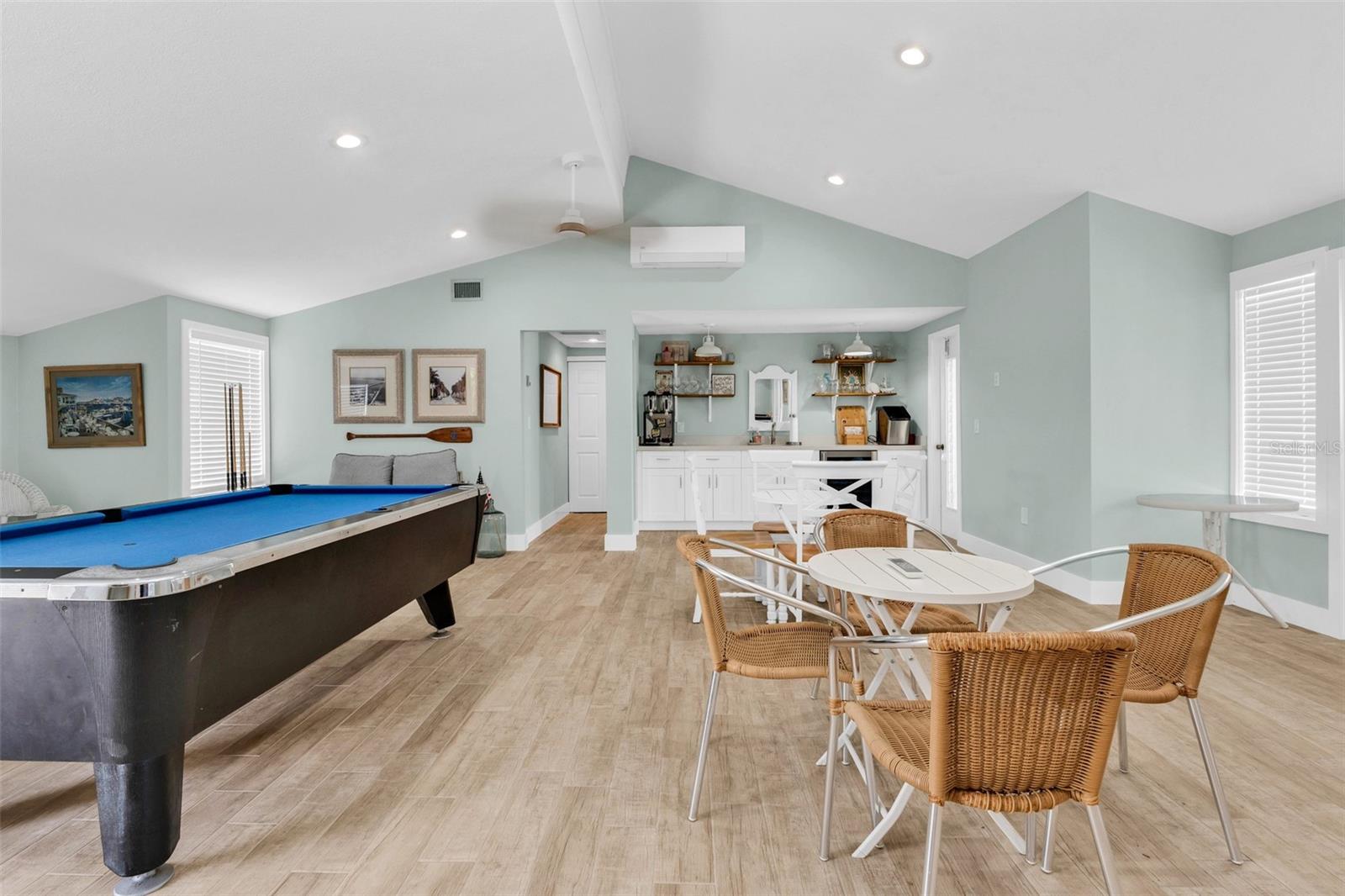WHISPERING PINES CLUB - Residential
