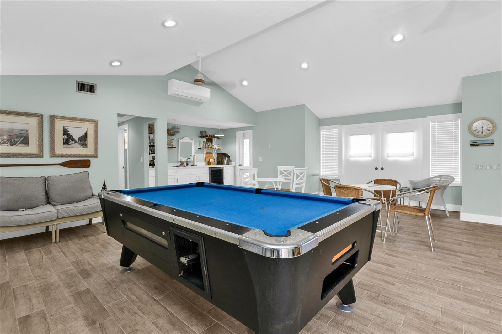 WHISPERING PINES CLUB - Residential