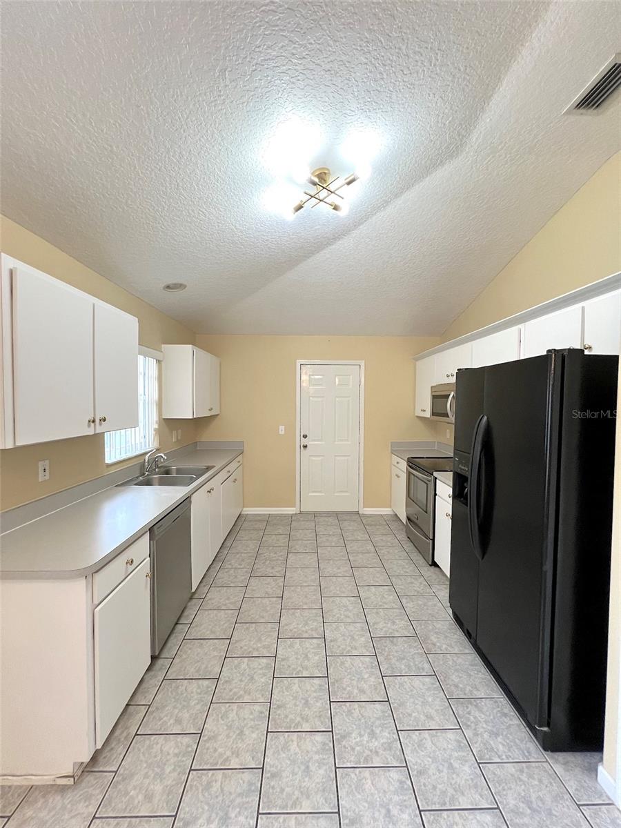 SOUTHWEST QUADRANT PH 01-04 - Residential Lease