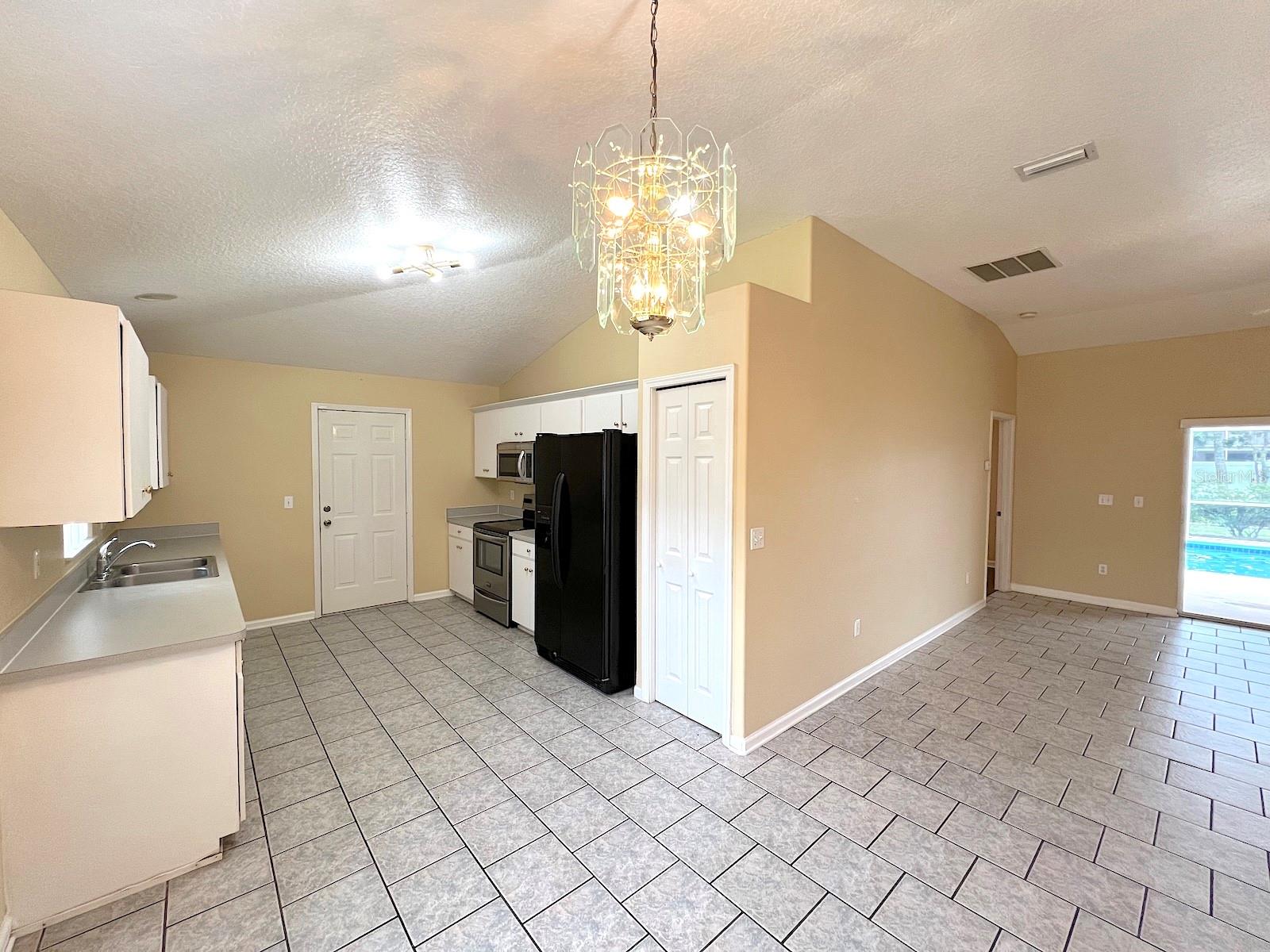 SOUTHWEST QUADRANT PH 01-04 - Residential Lease