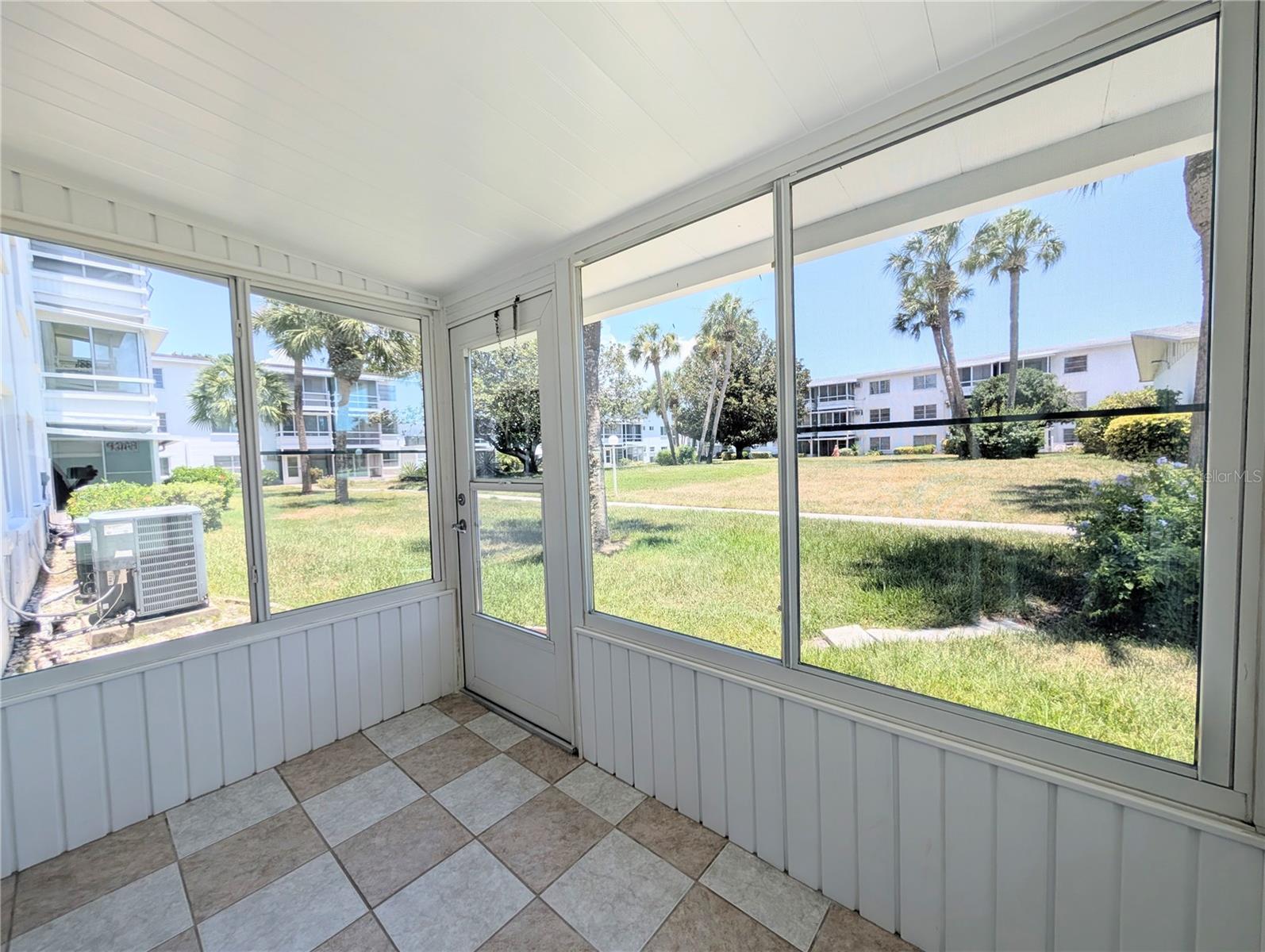 THE THIRD BAYSHORE - Residential