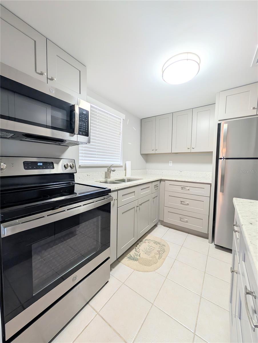 THE THIRD BAYSHORE - Residential