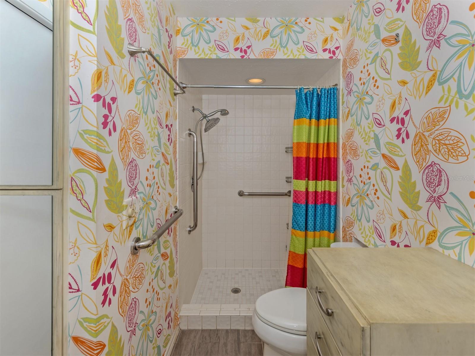 WHISPERING WOODS - Residential
