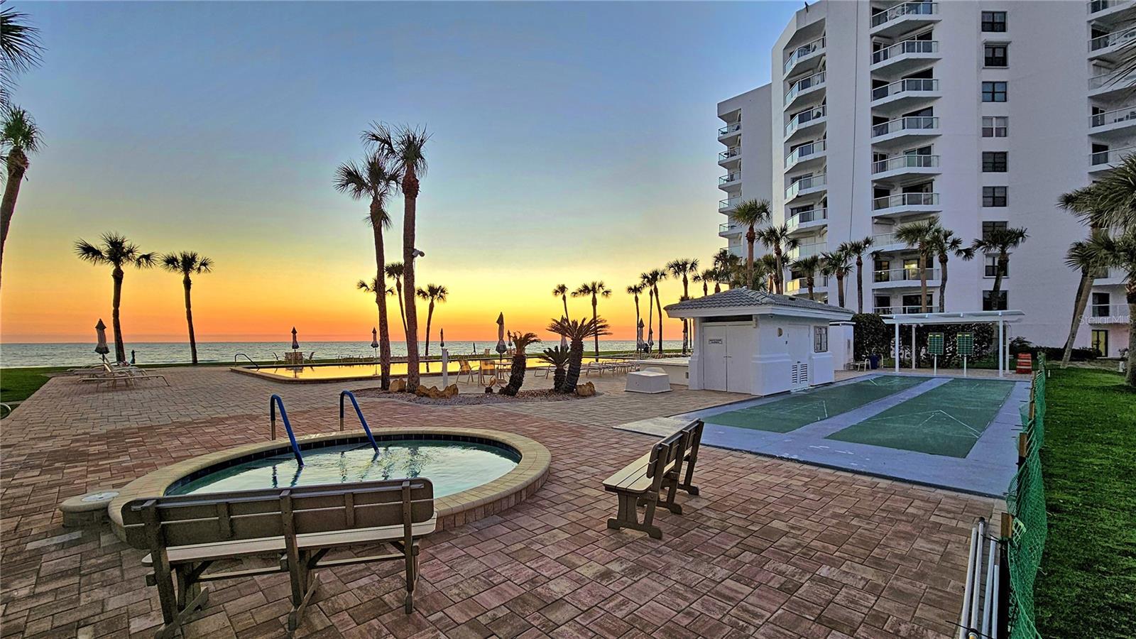 PRIVATEER SOUTH - Residential