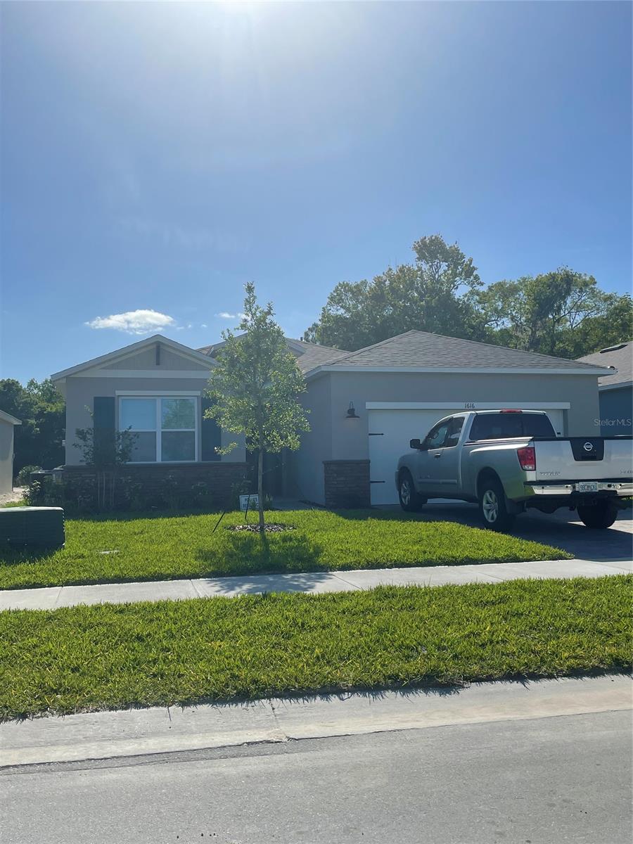New Construction, Avon model in the Freedom Homes gated section of Oak Leaf Preserve. ;Water: City