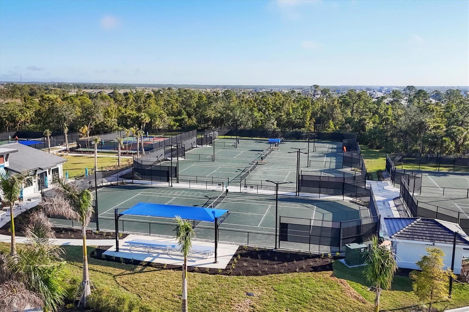 WELLEN  GOLF & COUNTRY CLUB - Residential Lease
