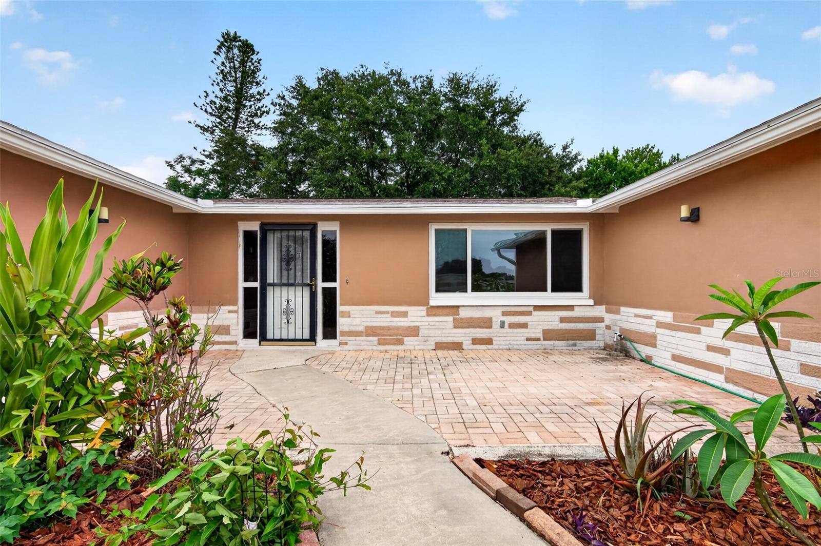 ALOHA GARDENS - Residential