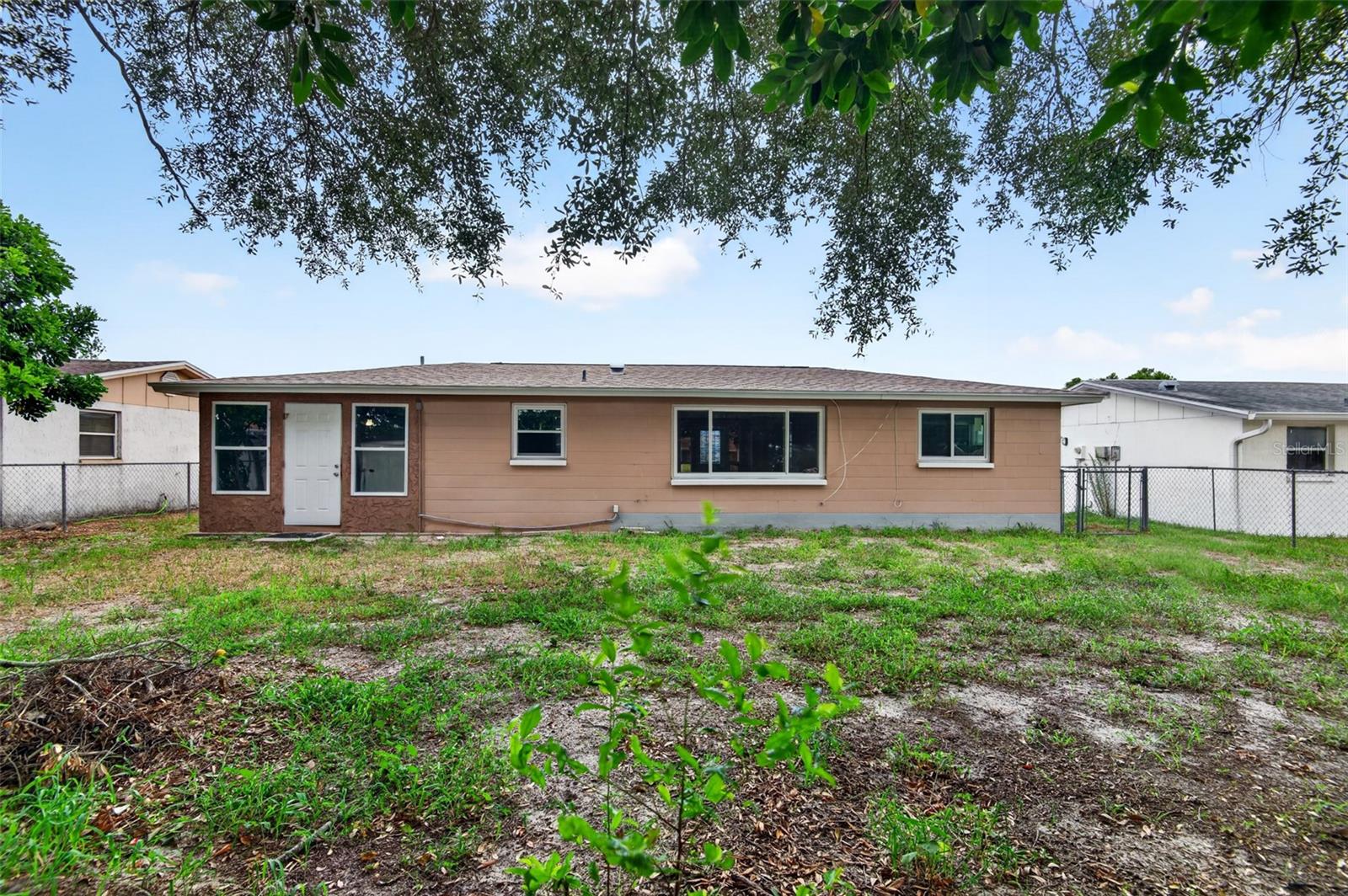 ALOHA GARDENS - Residential