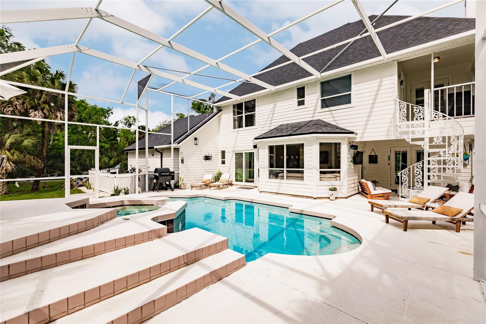 FIRETHORNE LAKES - Residential