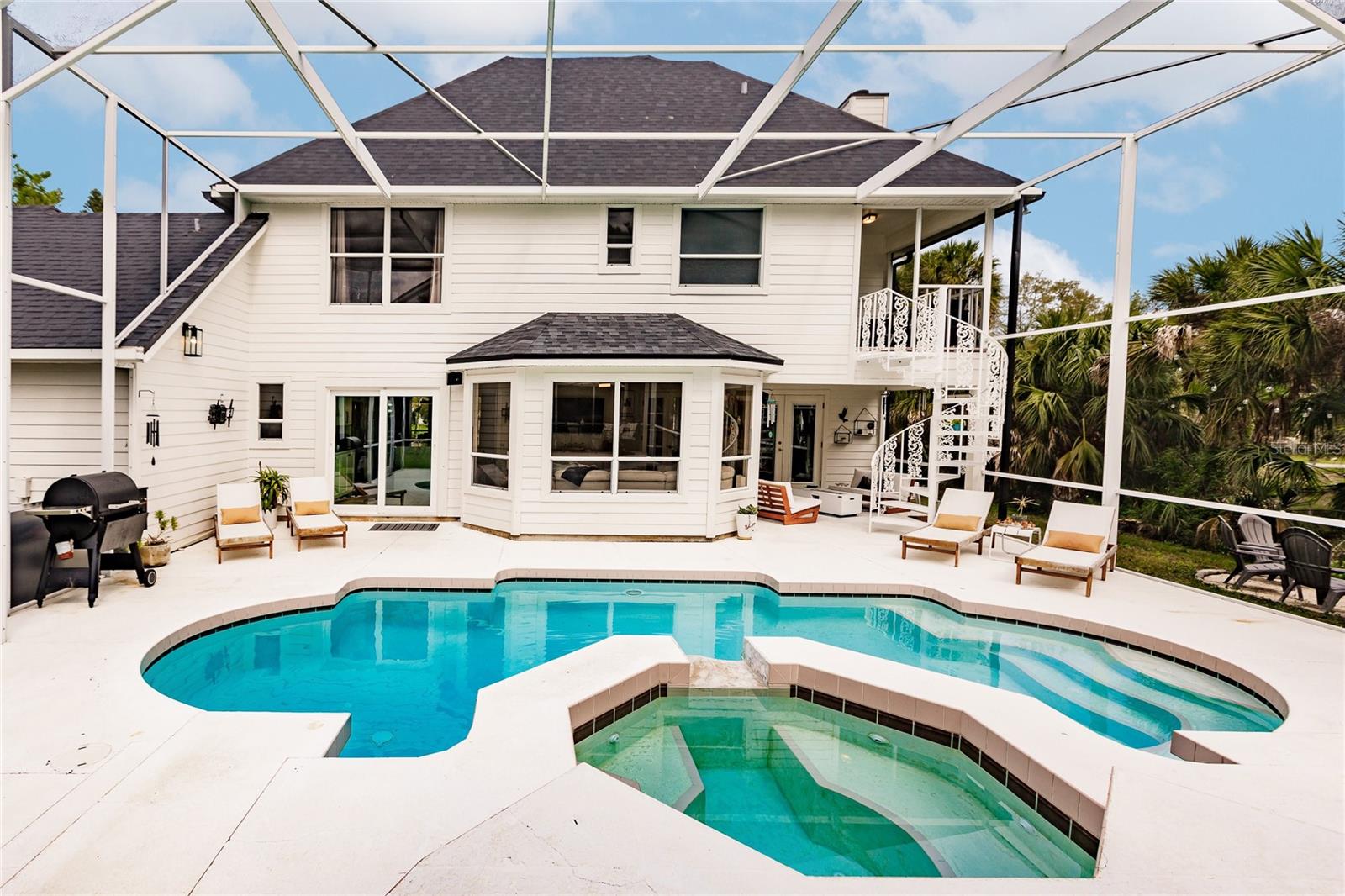 FIRETHORNE LAKES - Residential