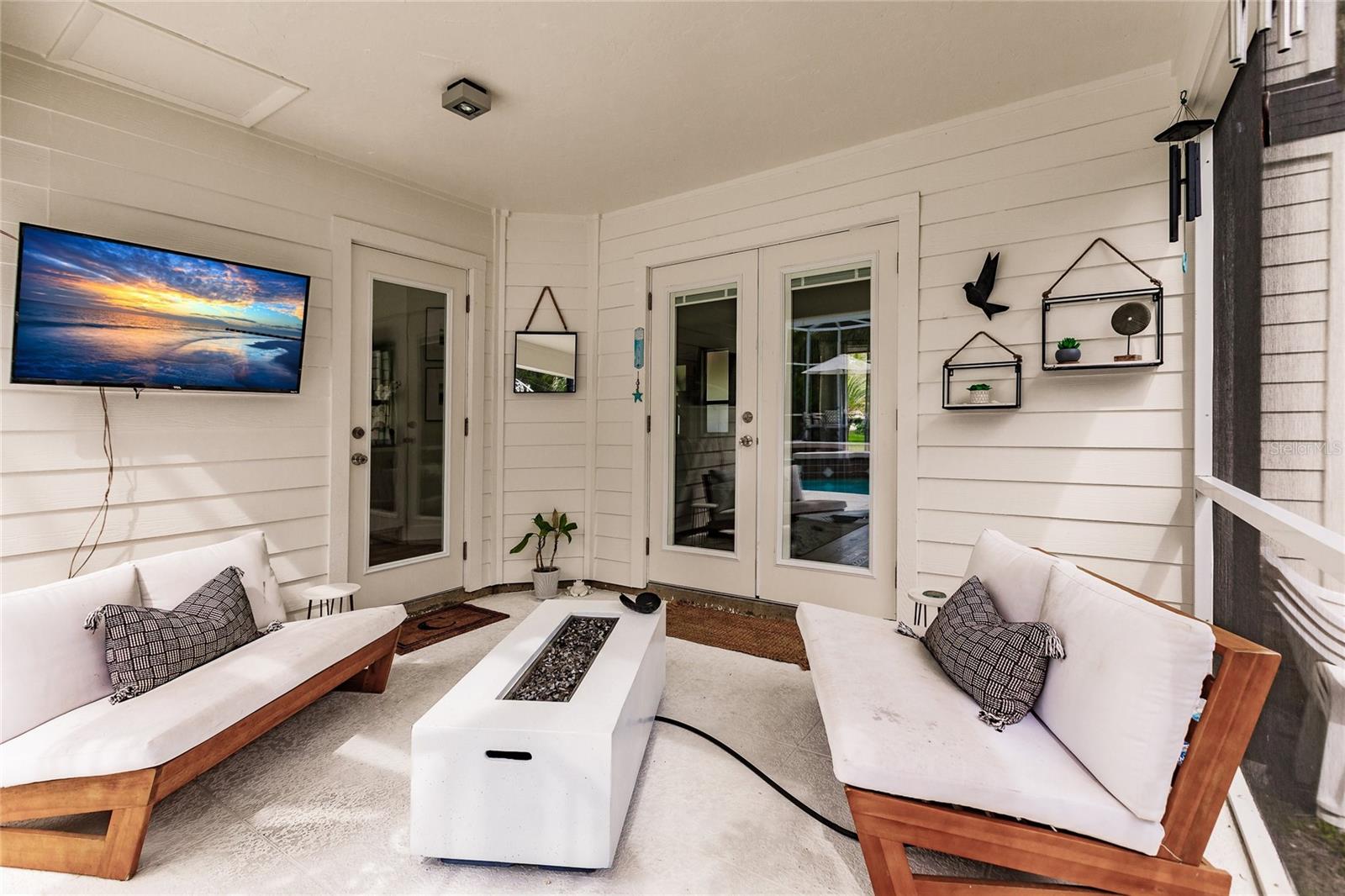 FIRETHORNE LAKES - Residential