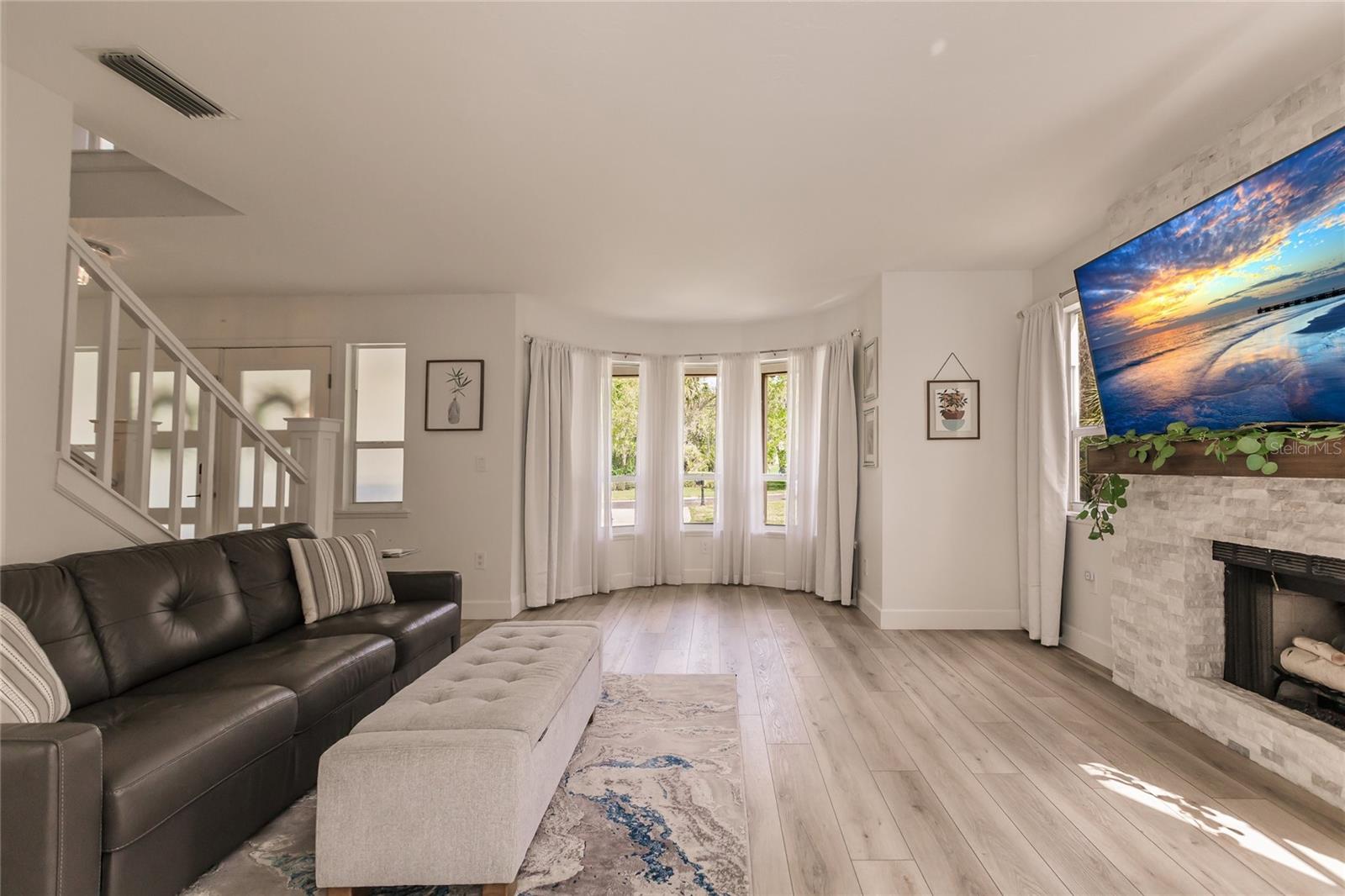 FIRETHORNE LAKES - Residential