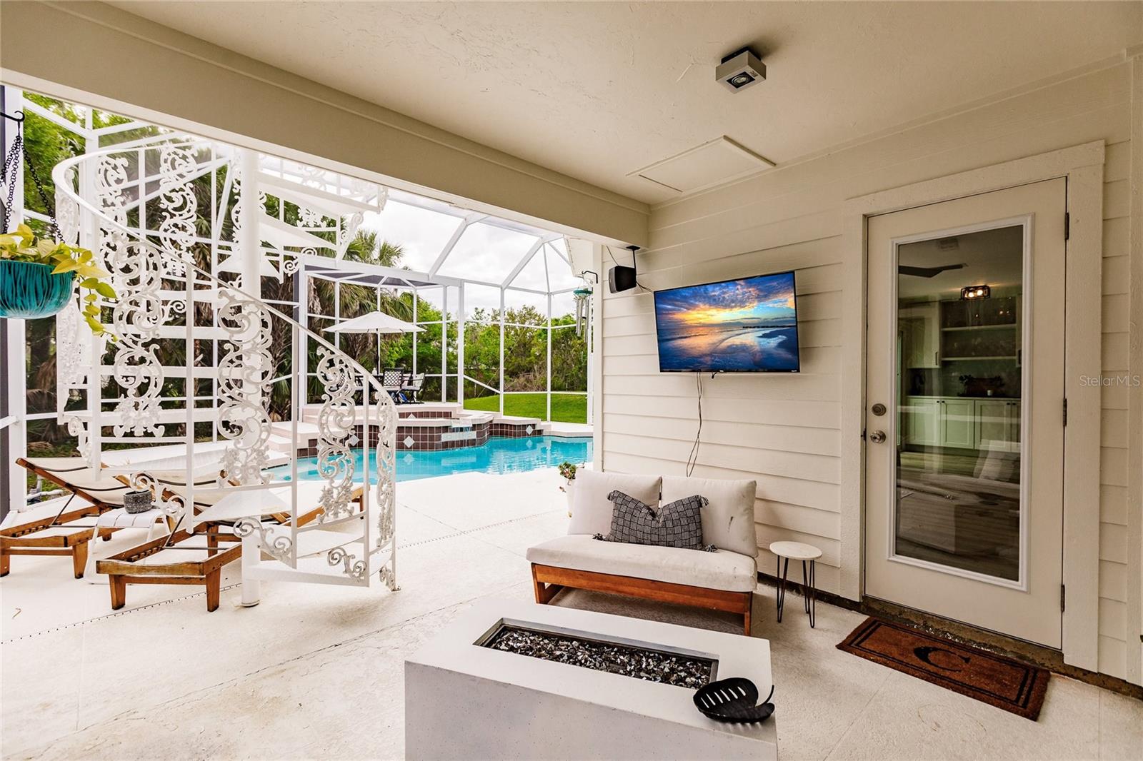 FIRETHORNE LAKES - Residential