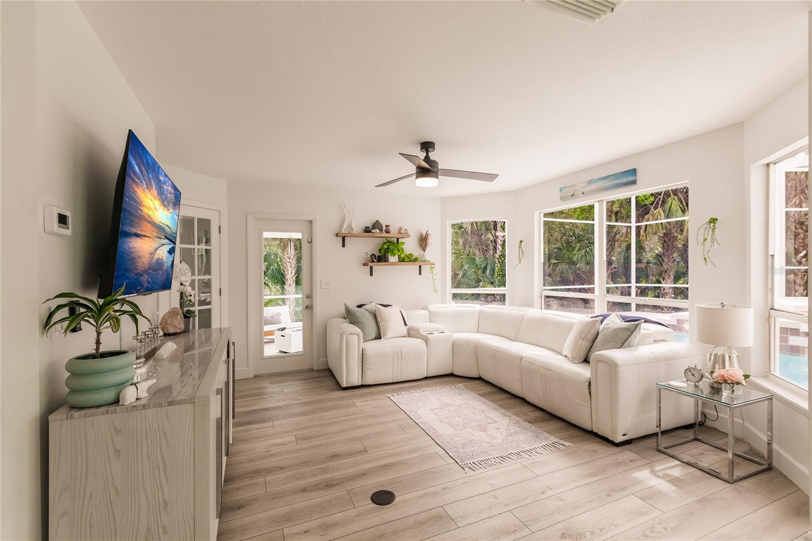 FIRETHORNE LAKES - Residential