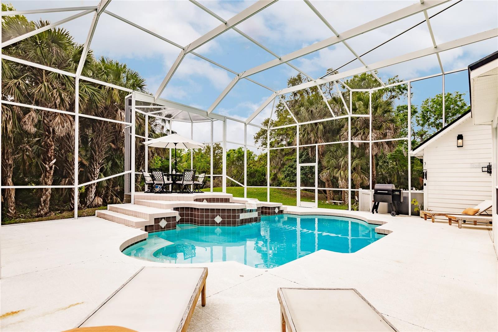 FIRETHORNE LAKES - Residential