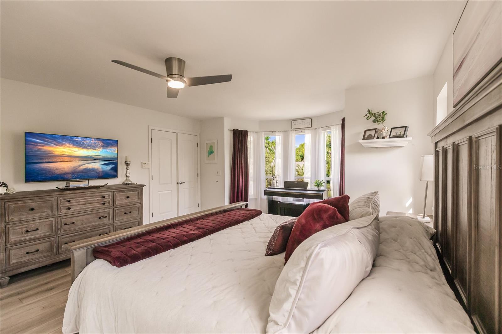 FIRETHORNE LAKES - Residential