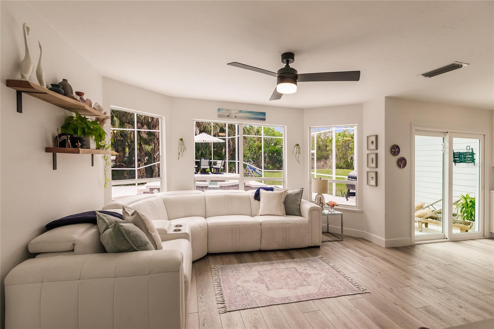 FIRETHORNE LAKES - Residential