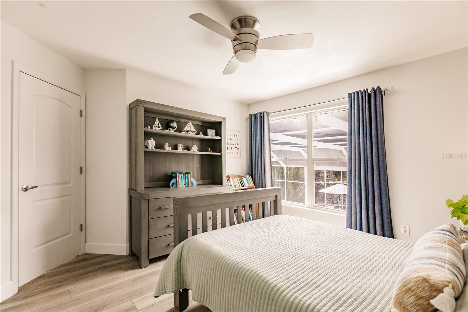FIRETHORNE LAKES - Residential