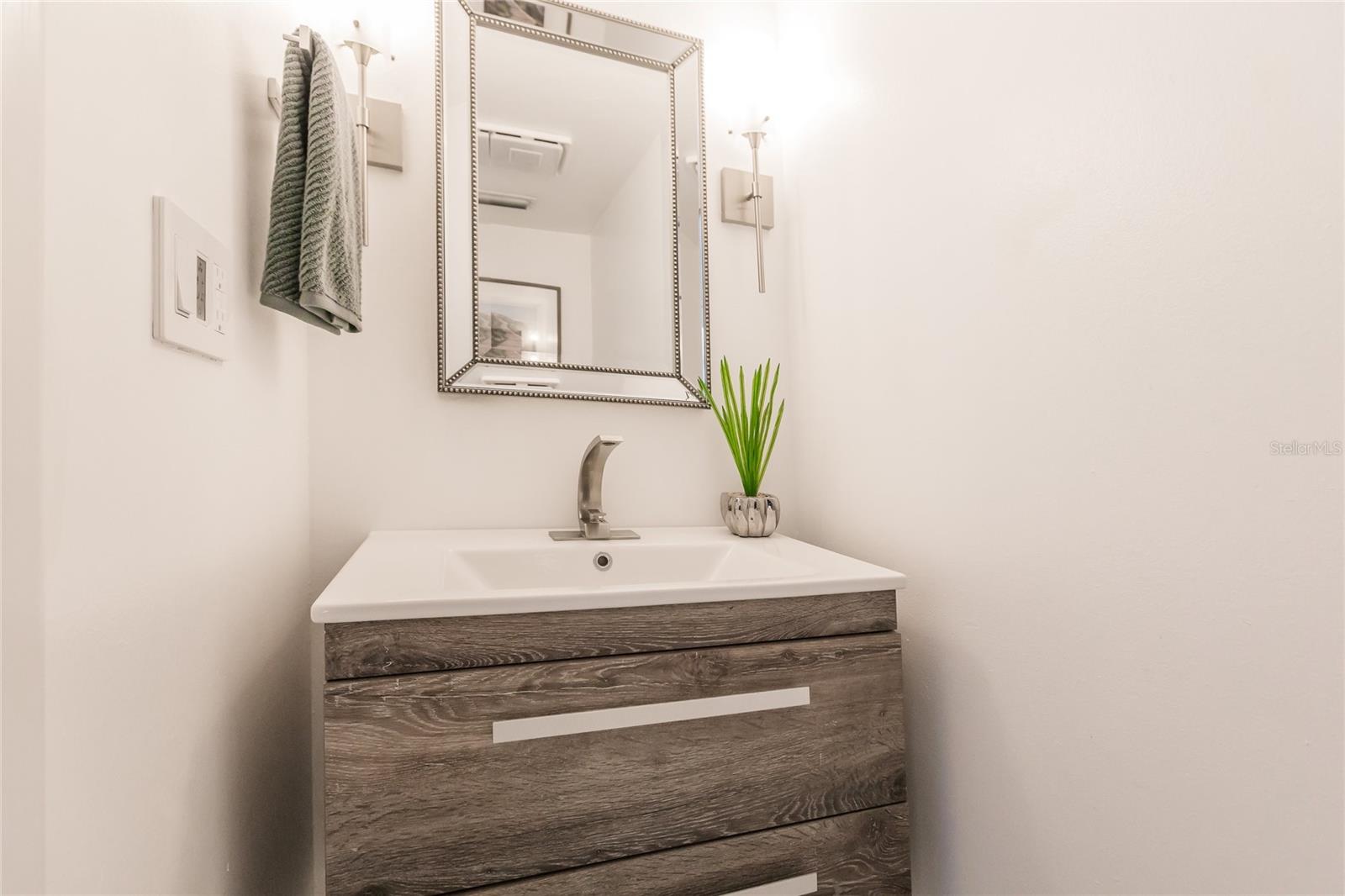 FIRETHORNE LAKES - Residential