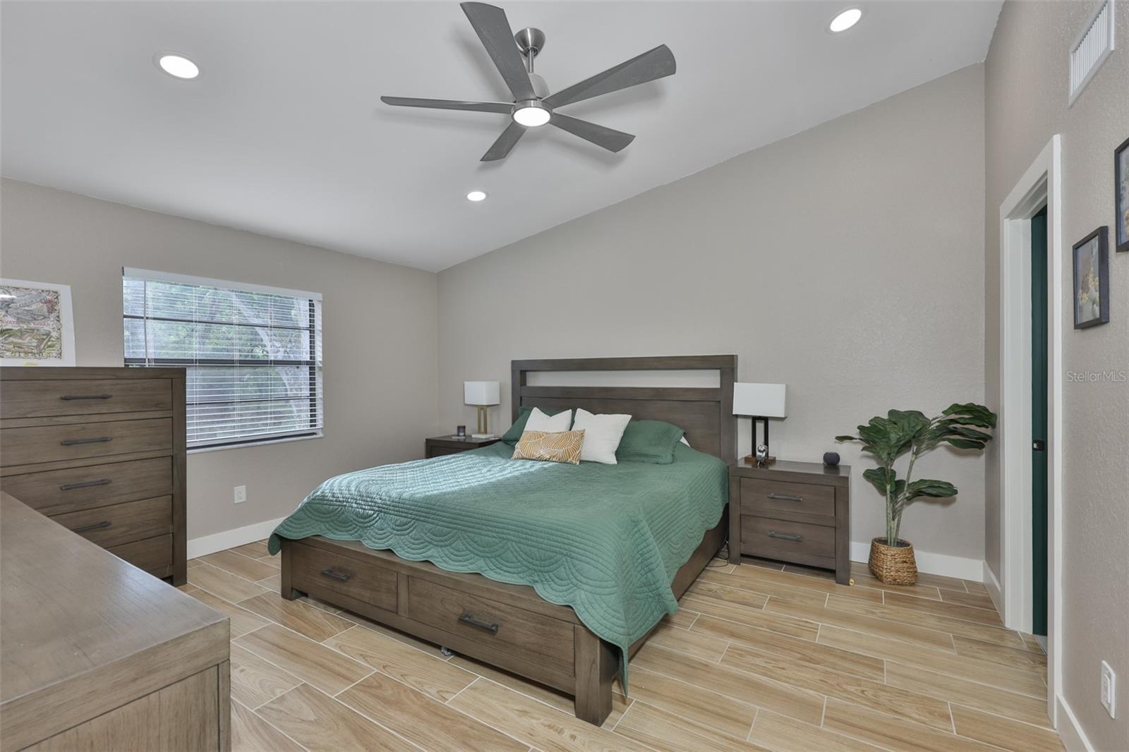 OAKS OF SEMINOLE CONDO - Residential