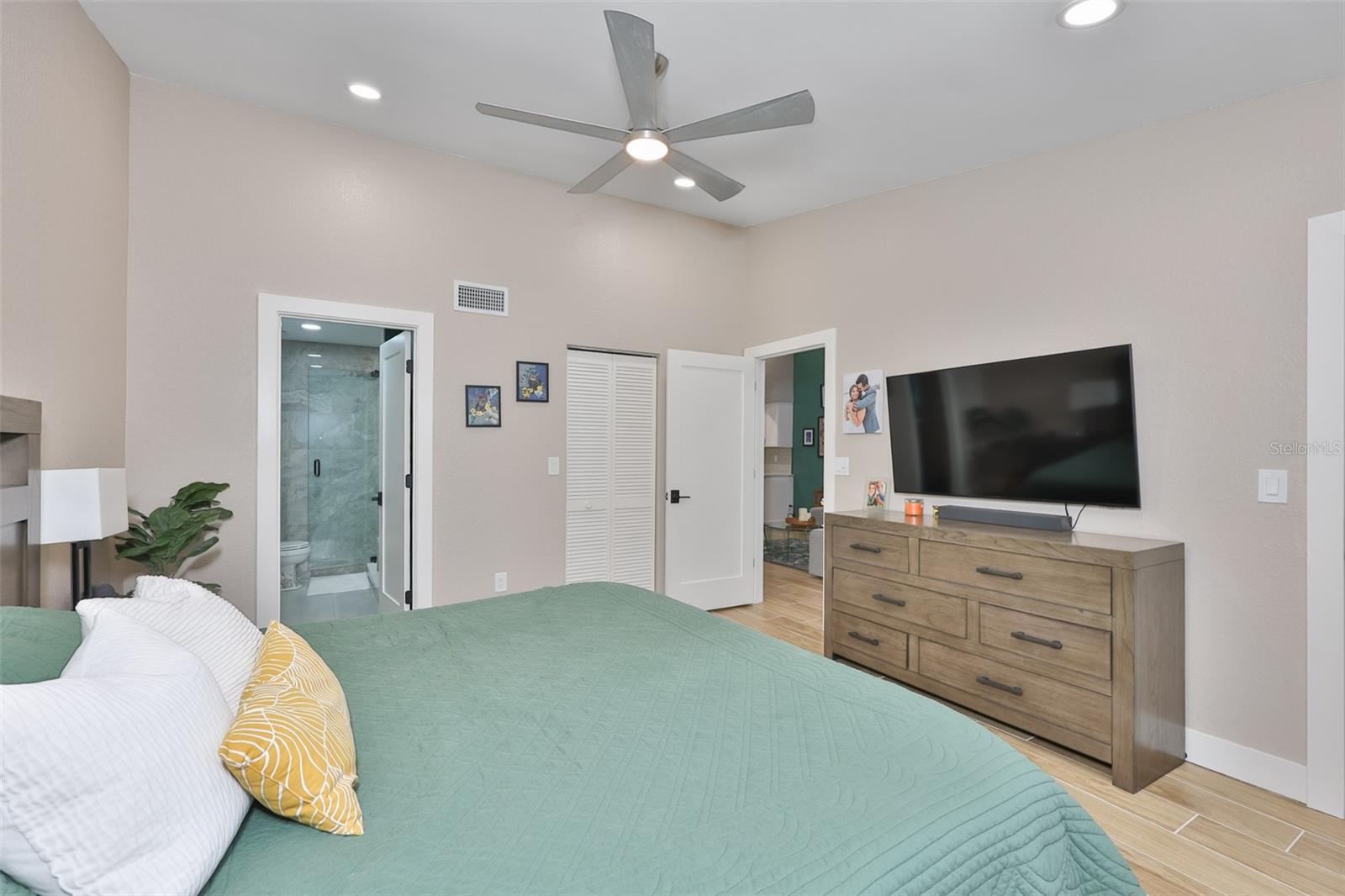 OAKS OF SEMINOLE CONDO - Residential